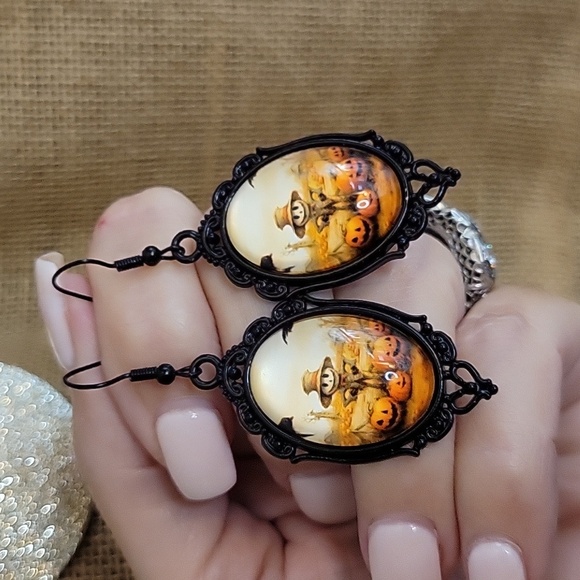 🔥LAST PAIR🔥 PUMPKIN PATCH SCARECROW EARRINGS - Picture 3 of 7